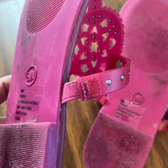 Torrid Sandal Shoes 8 Pink Medallion T Strap Slip On Faux Leather Preppy Hippie - Picture 10 of 12